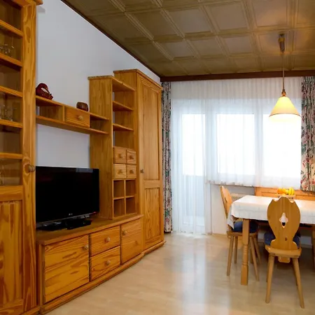 Tirolerhaus شقة والشسي